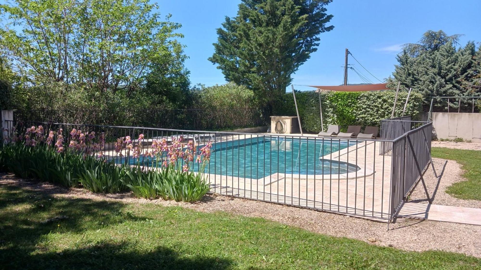 Villas De La Ferme Du Gros Noyer Malaucene Luaran gambar